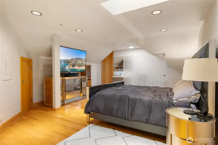 Possible office conversion or bonus space use.