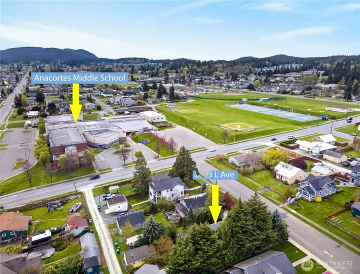 Close proximity to Anacortes Middle School