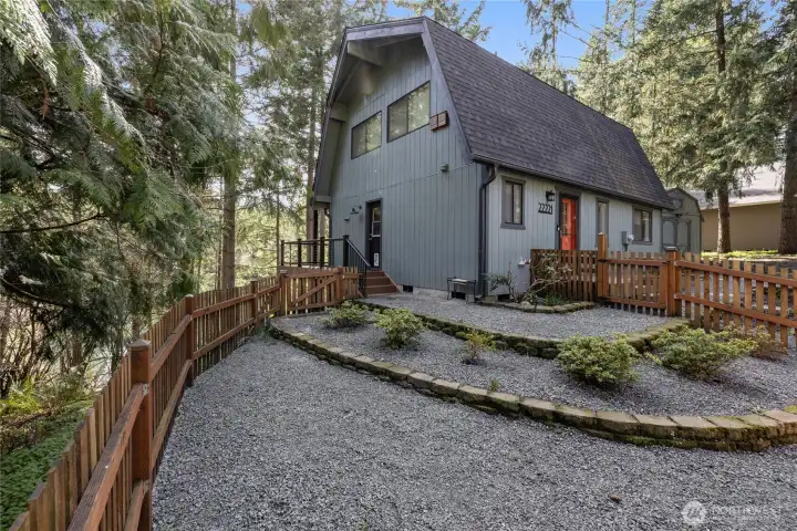 Beautifully maintained landscaped yard with fence