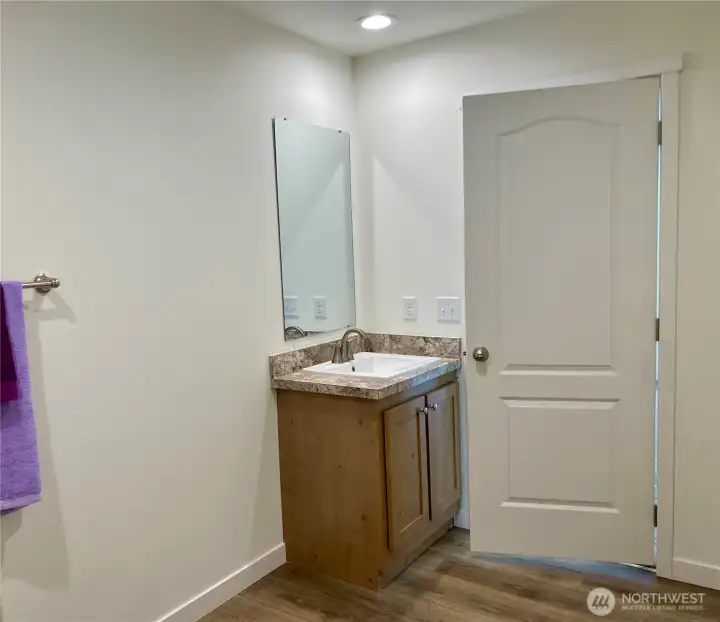 Main bathroom vanity