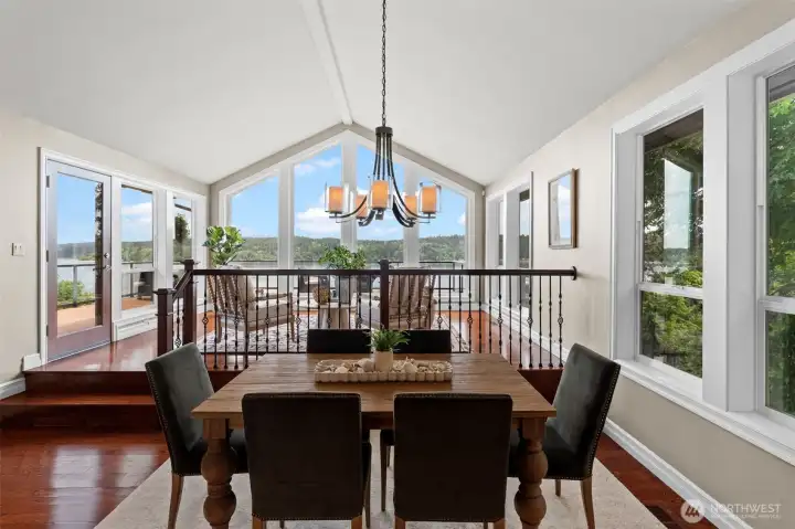 Dining Area, can accommodate a large table Dining Area, can accommodate a large table