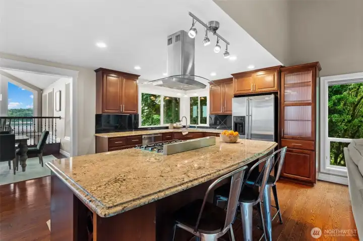Large kitchen island, build-in microwave Large kitchen island, build-in microwave