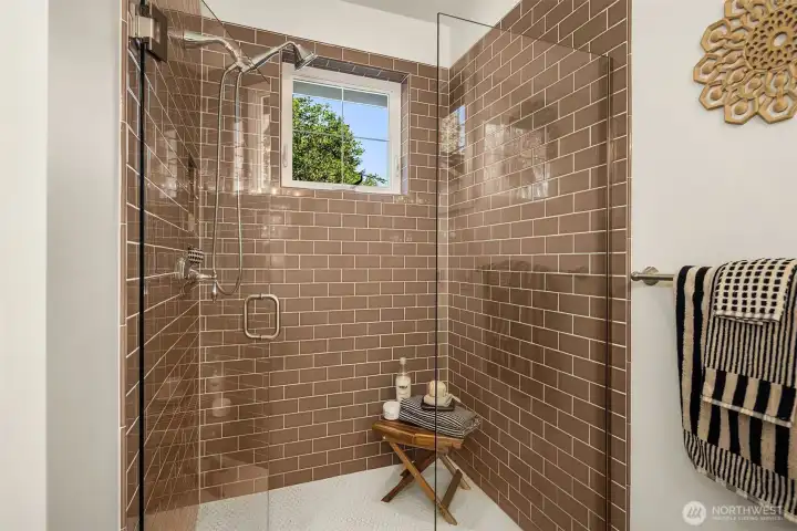 This shower is GORGEOUS.