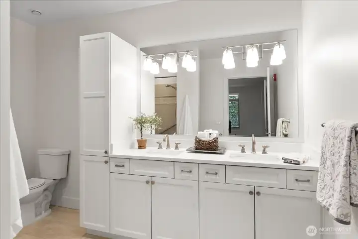 Ensuite bath with newer quartz counters, and newer ceramic tile -so pretty! Ensuite bath with newer quartz counters, and newer ceramic tile -so pretty!
