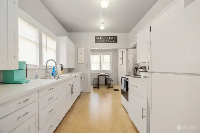 Full Kitchen with Eating Nook.