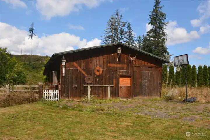 Barn with plenty of storage and heated tack room