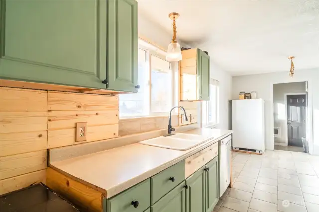 Refreshed Kitchen. New light fixtures and backsplash!