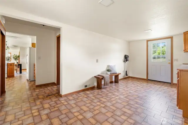 Extra finished space for crafts, hobbies or ??