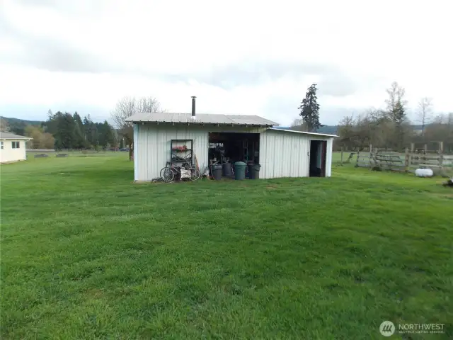 small shop with wood heat and storage off the back