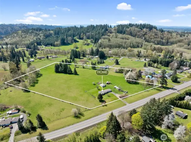 Great highway access 13 miles to I5 half way between Portland & Seattle