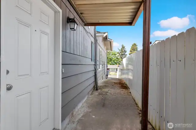 Separate entrance to upstairs has access from inside too.
