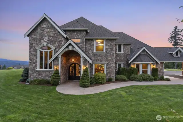 This gorgeous manor style home is solidly constructed for the Northwest   with 4x6 bearing walls and European Chardonnay Castle stone exterior