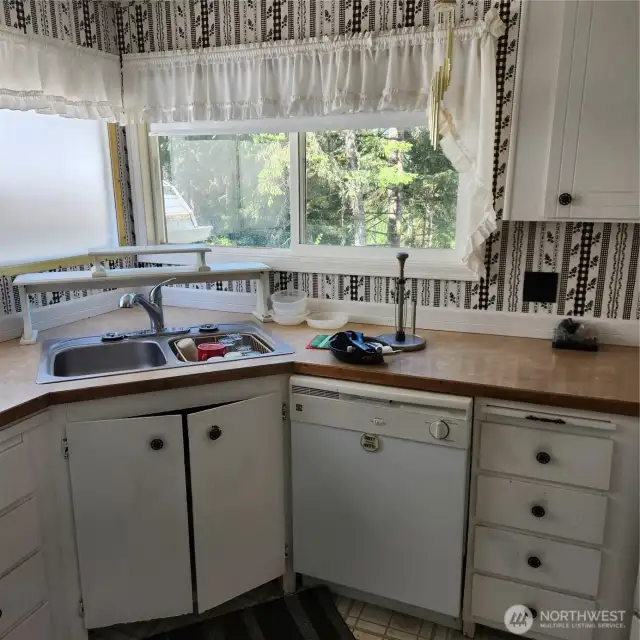 Sink set diagonally with windows for a neat view