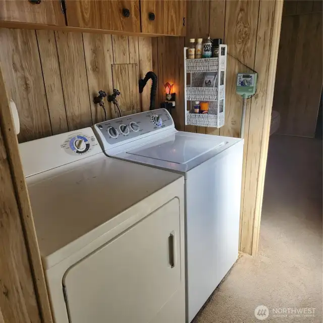 Washer and dryer both work and convey