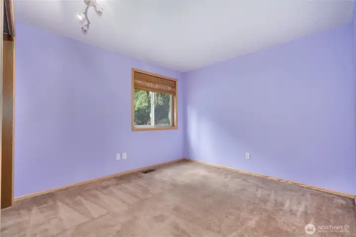 3rd upper bedroom.