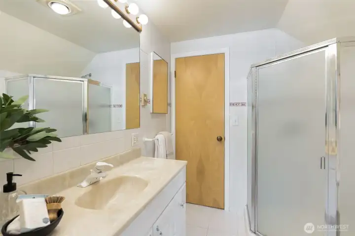Upstairs primary bathroom.