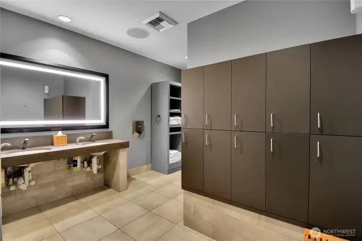 There are very nice changing rooms with showers next to the pool and gym and towels are even provided! There is also an outdoor deck that gets plenty of sun.