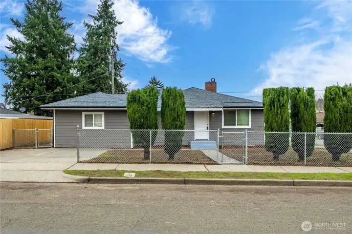 Trees lining the front of the house gives you the privacy you want.