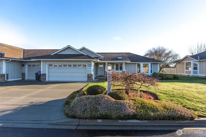 Cozy Sequim Condo!