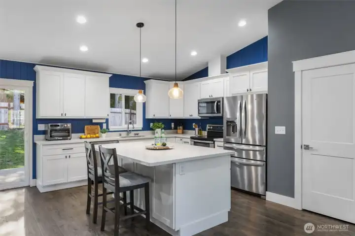 Modern kitchen with quartz coutertops.