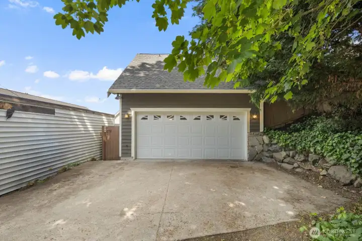 Alley access with 2 car garage