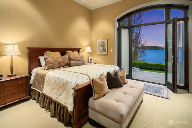 The Lower Level Guest Suite, with full ensuite bath, provides ample space to unwind featuring Albertini French doors which open to breathtaking views of Lake Washington.