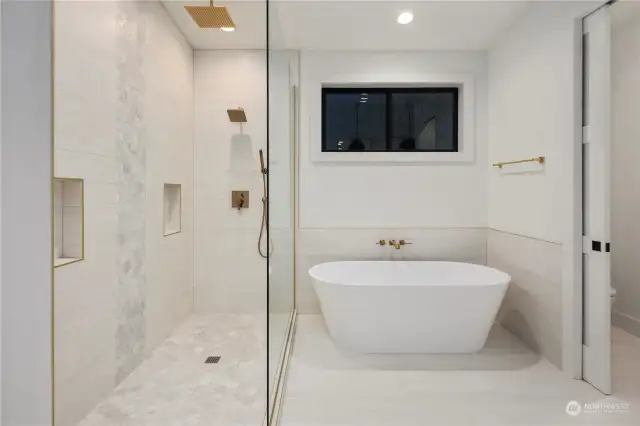 Oversized walk in shower w/ rain down shower head.