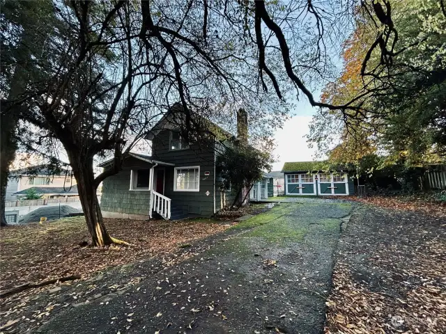 Long and wide driveway to park your cars, RV, or boat.