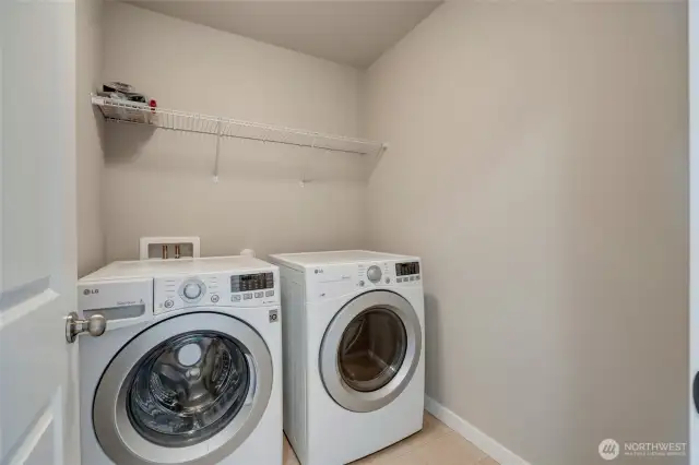 Washer/Dryer on same level as every bedroom closet