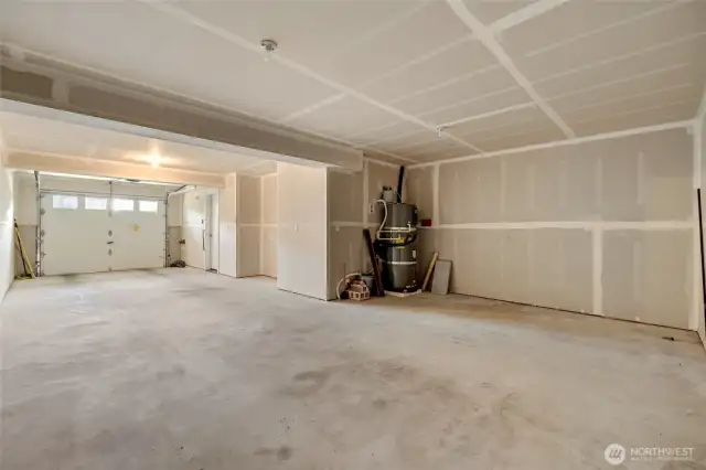 621 sqft Garage (Separate the total living sqft of 1816 sqft)