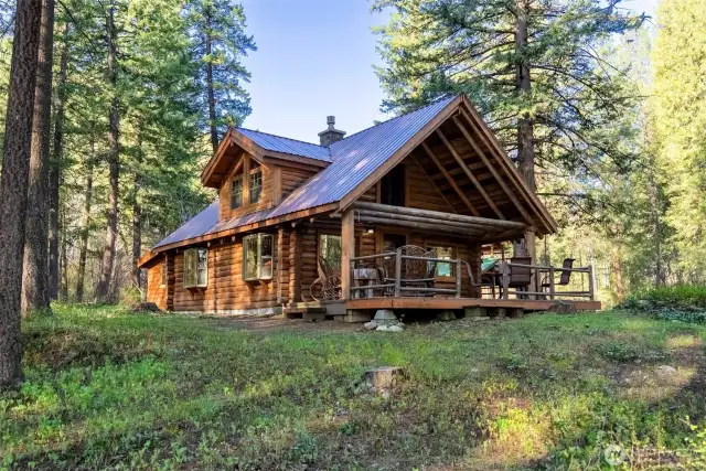 Wonderful log cabin at the edge of the woods