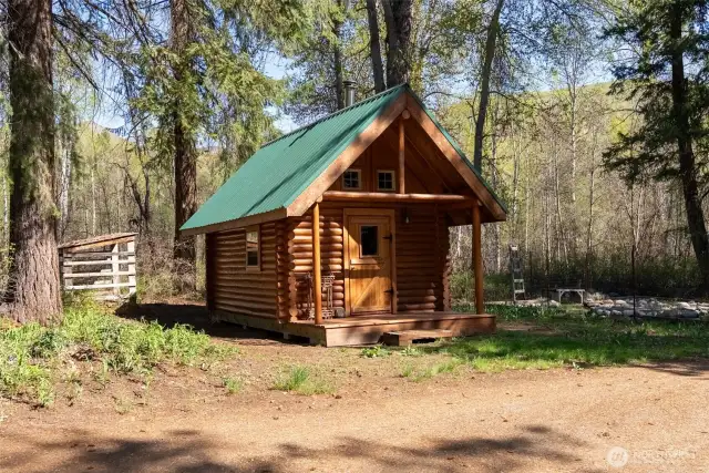 This newer cabin can be for guests, as a studio or office space. Follow your dreams!