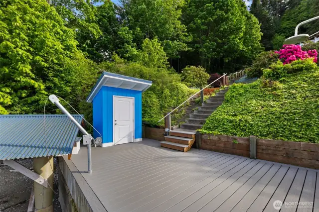 Beachside Storage, Private Deck and Davit for Steps to Sand~