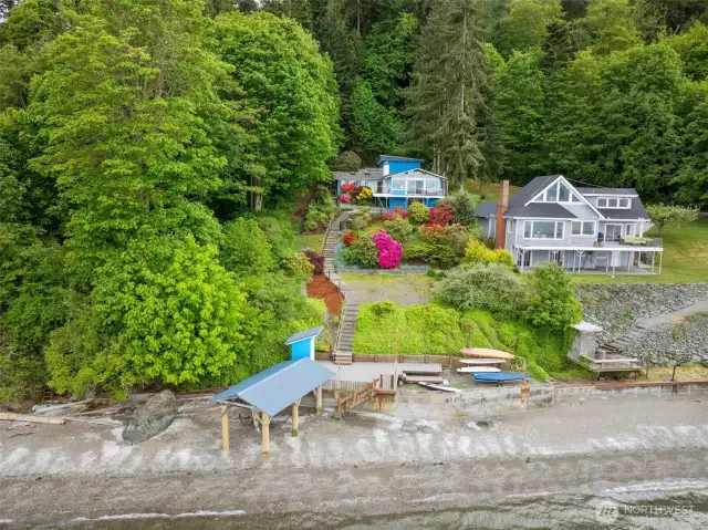 Boater's Paradise w/ Protected Cove, Boat Lift for Crab, Salmon, and Beachcombing~