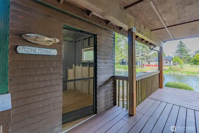 Outhouse building let your imagination run wild! New screen door & flooring.