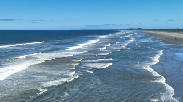 Just 10 minutes from the Pacific Ocean, this home offers easy access to iconic coastlines and the awe-inspiring beauty of the world’s largest and deepest ocean