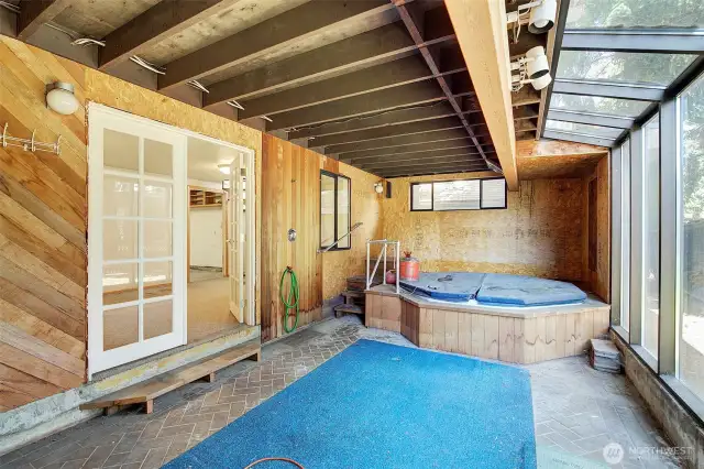 Hot tub room behind garage