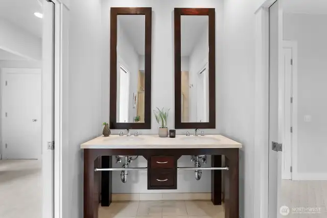 Connecting Bathroom between two secondary Bedrooms