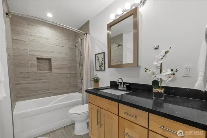 Main House Secd Full Bath