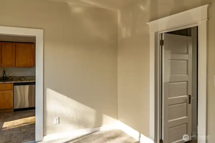 another picture of dining room into kitchen