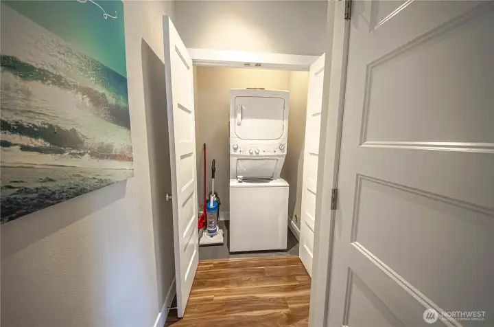 Stackable washer and dryer included