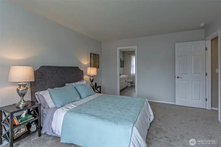 En suite bathroom and walk-in closet off primary