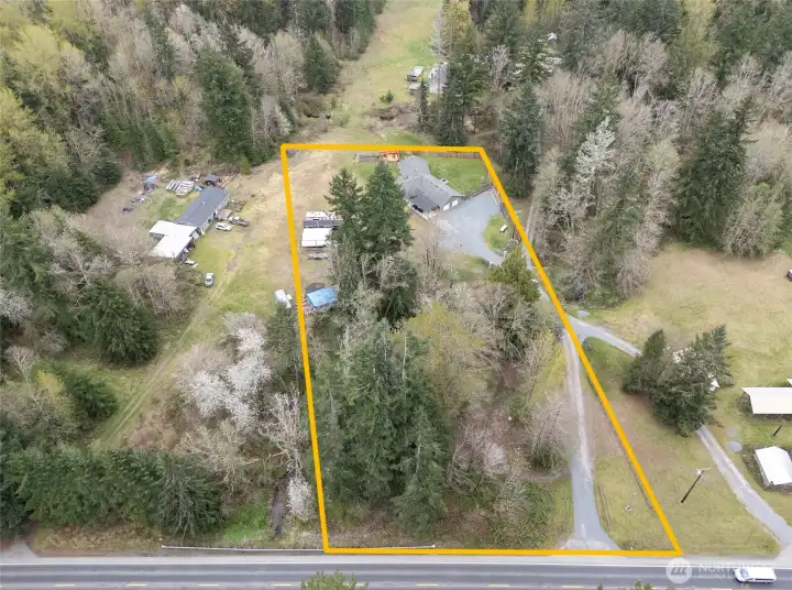 Beautiful overall view of this exceptional property, the perfect place to call home. Lot lines are approximate.