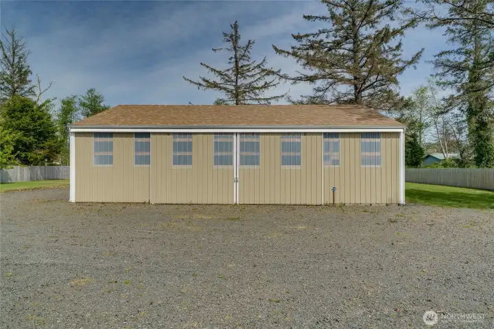 SHOP 1800+ SQ FT