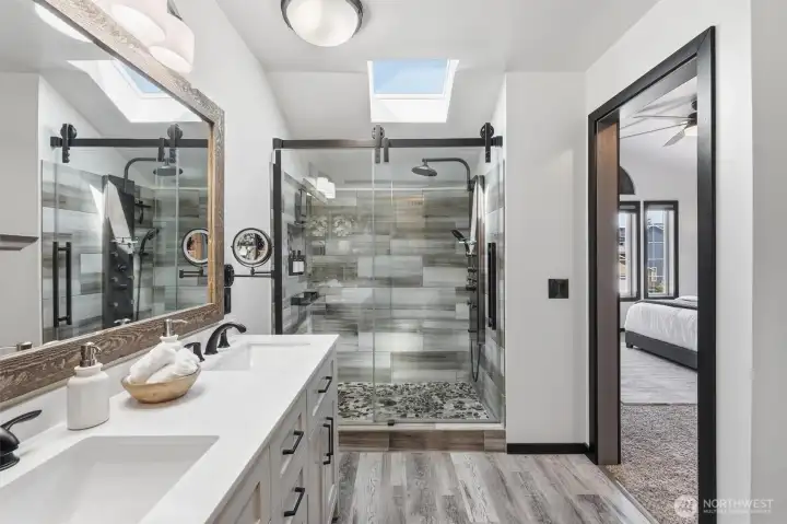 ensuite .75 bath with custom shower