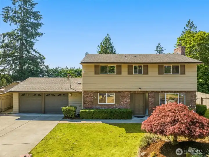 Beautiful spacious two story house in a quiet and desirable lake hills neighborhood
