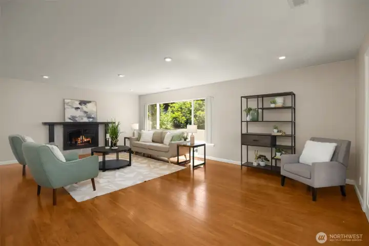 Grand size family room with gorgeous view of the backyard and a possible home office setup