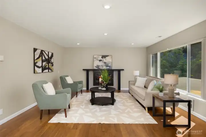 Grand size family room with gorgeous view of the backyard and a possible home office setup