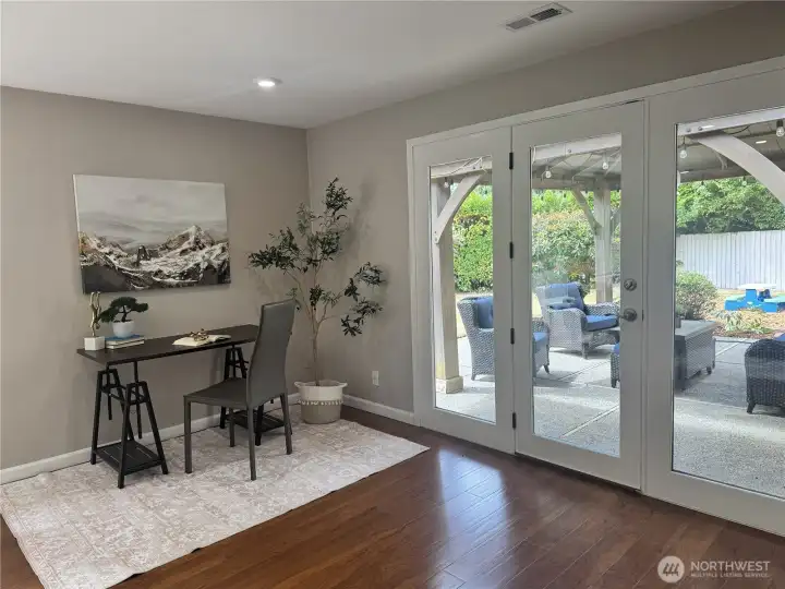 Grand size family room with gorgeous view of the backyard and a home office setup