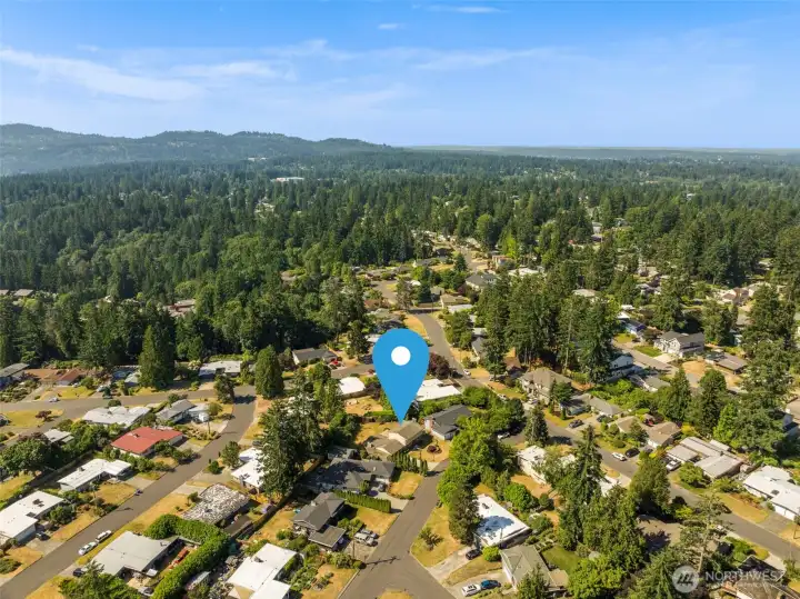 Easy access to Crossroads, Microsoft campus, Bus lines and light rail stations. Proximity to all amenities like grocery, medical offices, hospitals